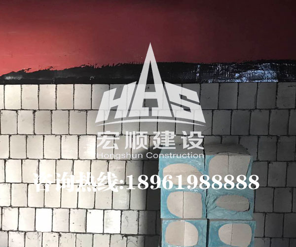 80米砼煙囪更換內(nèi)襯